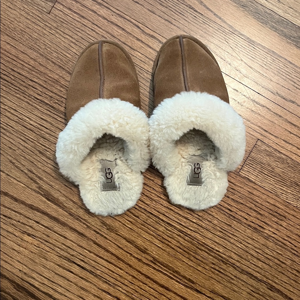 UGG Tan Slippers with White Fur Lining